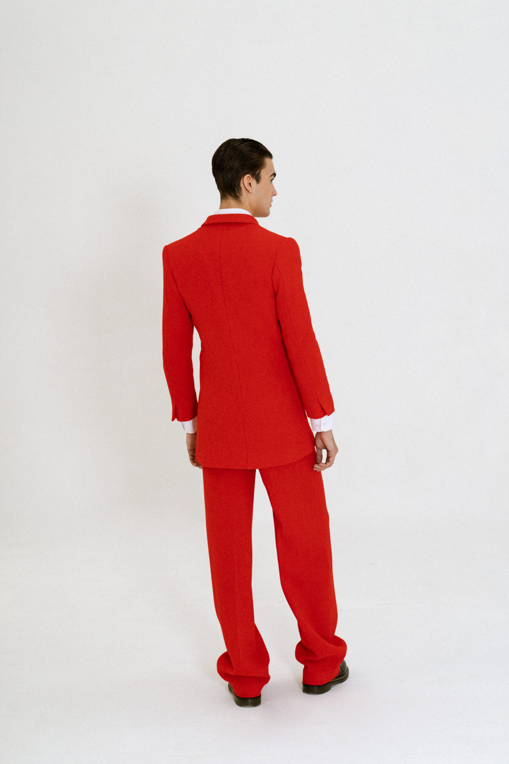 @_ruthcarpintero_Leandro-370 traje-de-hombre-sastre-rojo-menú