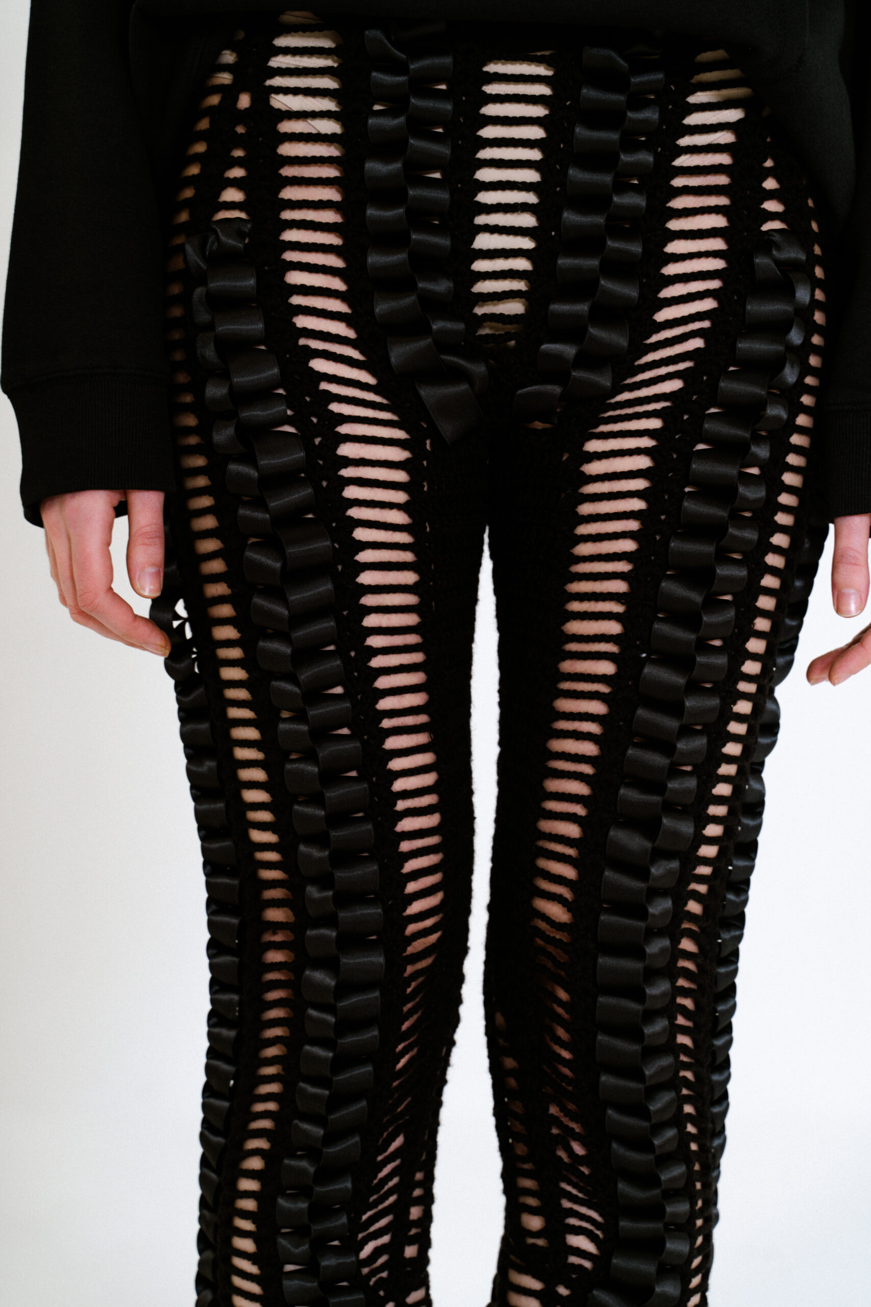 @_ruthcarpintero_Leandro-416 leggins-negros-de-lazos-menú
