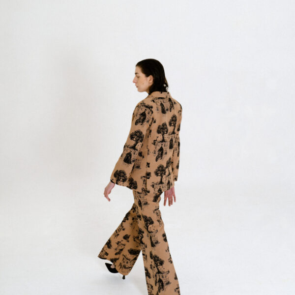 traje-mujer-jacquard-beige-menu