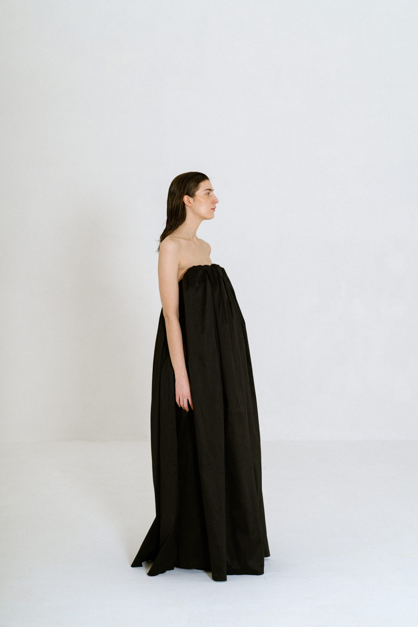@_ruthcarpintero_LeandroCano_Lookbook-26 vestido-palabra-de-honor-negro-menú